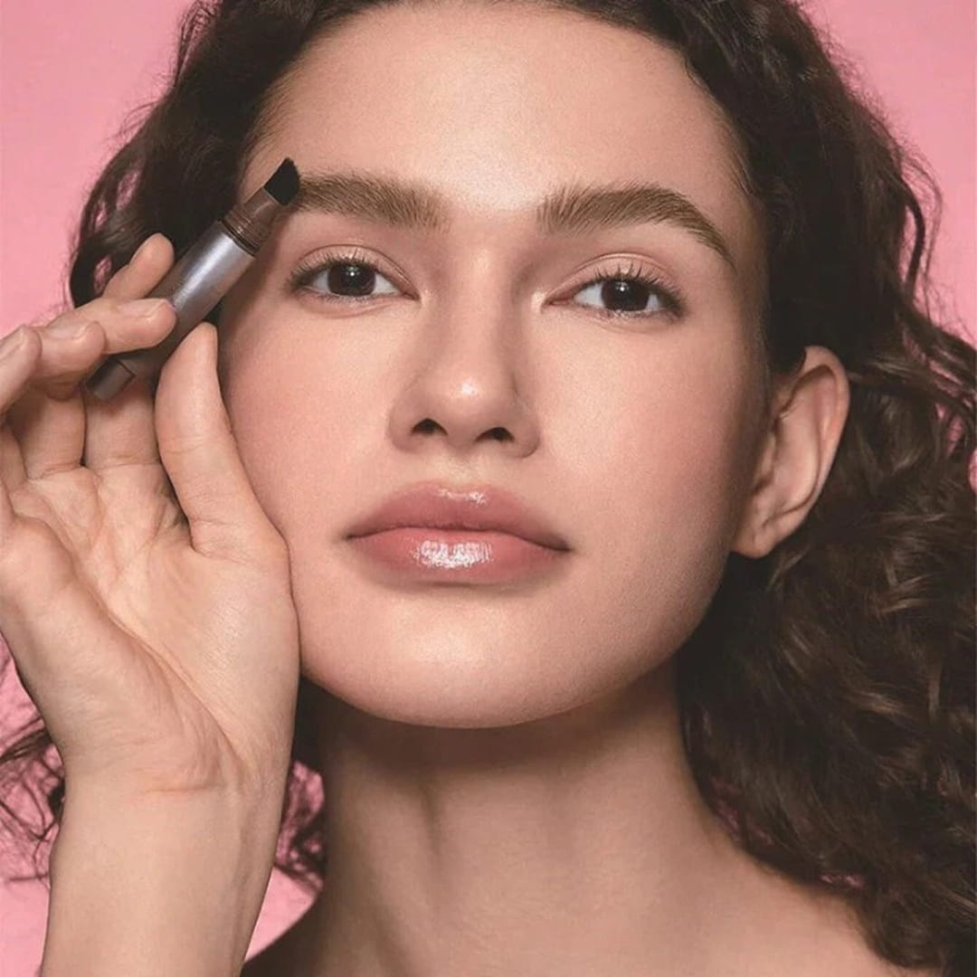 Des sourcils de salon à la maison 